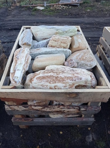 Златолит жёлтый, жёлто-зелёный глыбки и валуны для ланшафтного дизайна купить в Курганской области