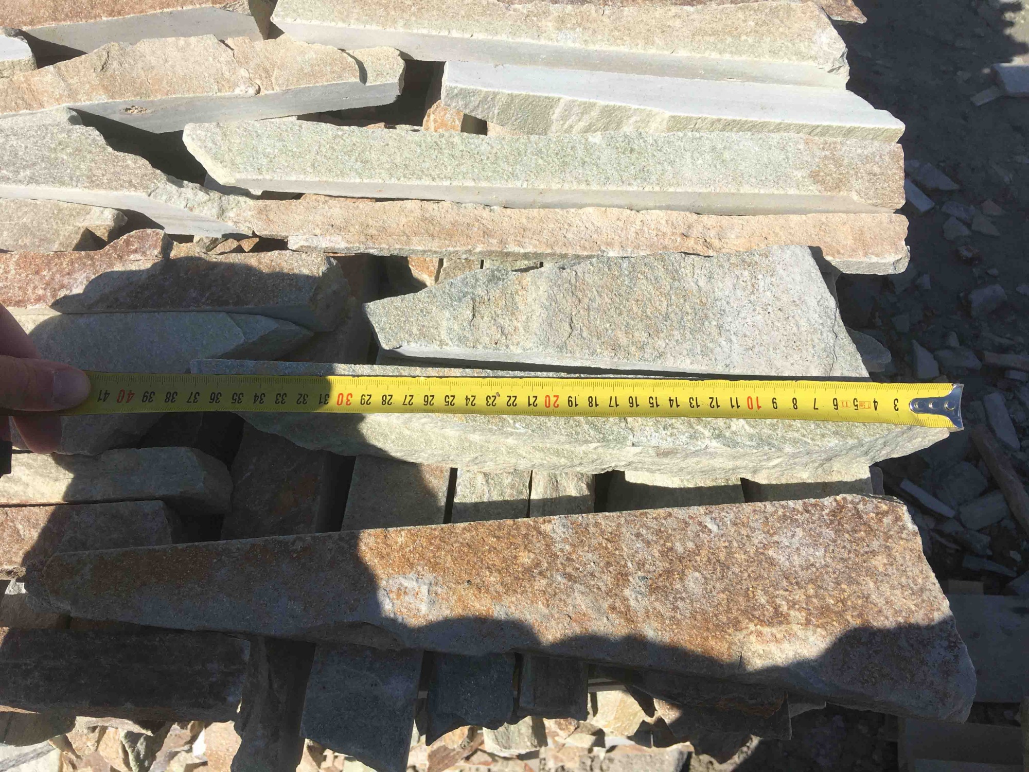 Горбушка златолит золотистый для облицовки купить в Курганской области