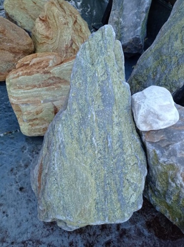 Златолит жёлтый, жёлто-зелёный глыбки и валуны для ланшафтного дизайна купить в Курганской области