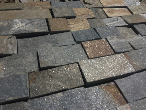 Плитка пилёная златолит Уральский для цоколя, отмостки купить в Курганской области