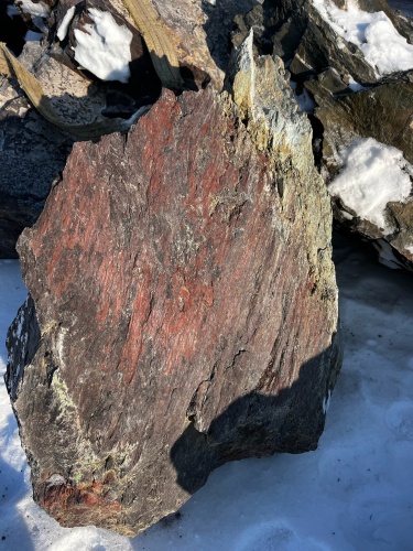 Ландшафтные глыбы красно-фиолетовые 200-1000 килограмм купить в Курганской области