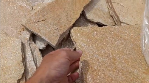 Плитняк златолит жёлтый золотистый для отмостки купить в Курганской области