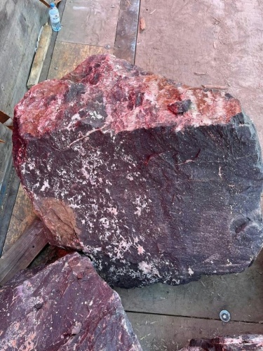 Камни для ландшафтного дизайна красно-фиолетовые 10-60 килограмм купить в Курганской области