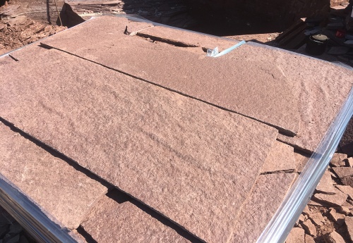 Плитняк лемезит бордовый для облицовки цоколя 20-25 мм  купить в Курганской области