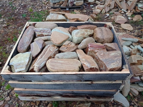 Златолит жёлтый, жёлто-зелёный глыбки и валуны для ланшафтного дизайна купить в Курганской области