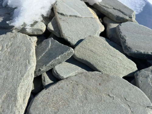 Плитняк златолит зелёный галтованный для фасада купить в Курганской области