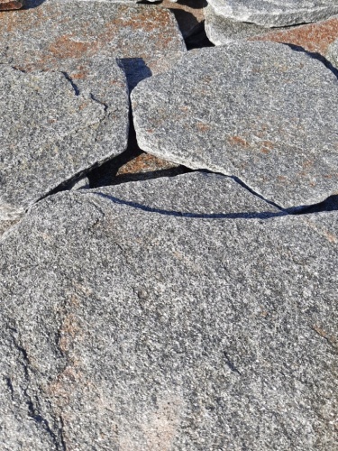 Златолит серебристый галтованный для лестниц купить в Курганской области