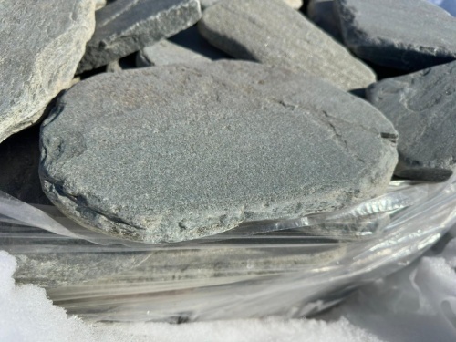 Плитняк златолит зелёный галтованный для мощения на бетон купить в Курганской области