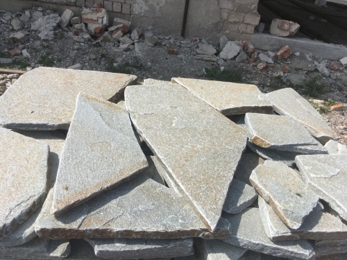 Златолит серебристый галтованный для лестниц купить в Курганской области